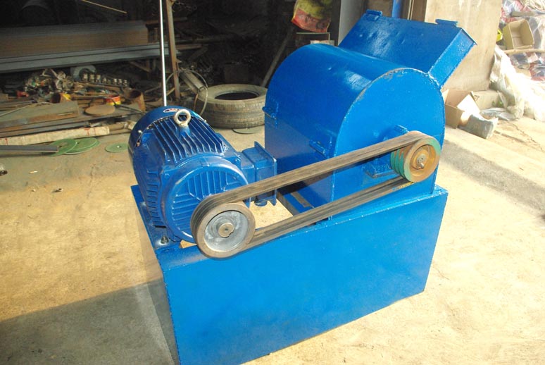 粉餅機(jī)，碎餅機(jī)，大餅打碎機(jī)，花生茶籽大豆餅粉碎機(jī)