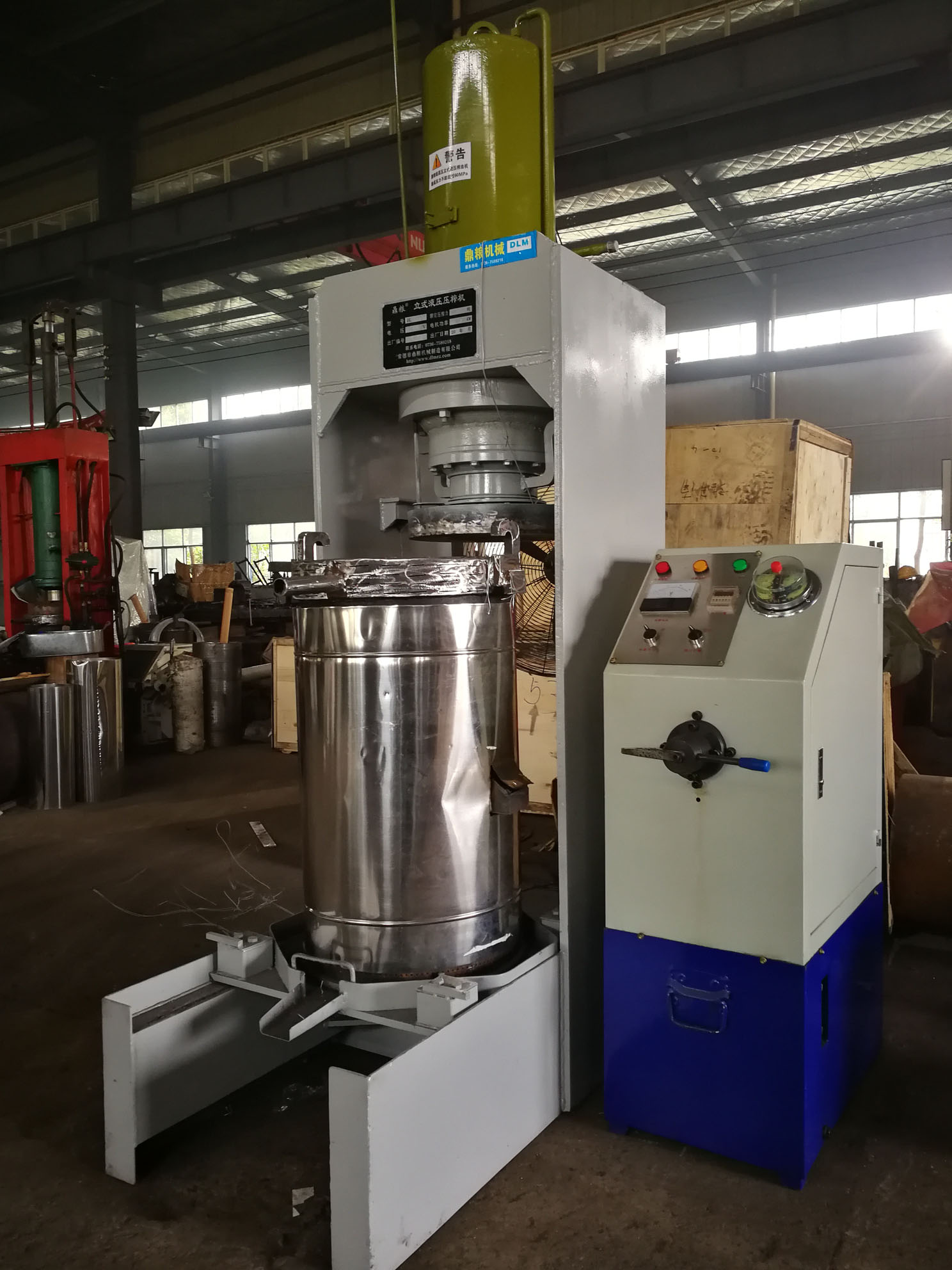 不銹鋼超高壓立式液壓壓榨機，果汁壓榨機，果渣壓榨機，藥材壓榨，油渣處理，白土壓榨